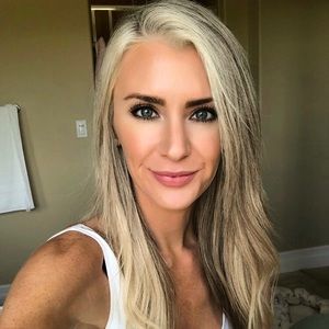 Meet your Posher, Elyse